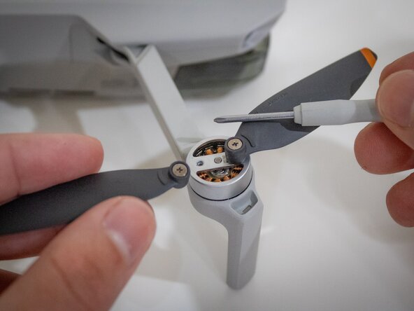 DJI Mini 2 SE Propeller Replacement: crwdns2935265:00crwdnd2935265:01crwdnd2935265:02crwdne2935265:0