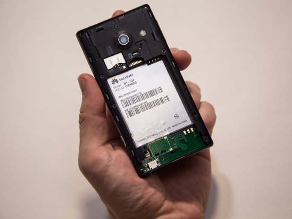 Huawei Ascend W1 Speaker Replacement, Removing the lower circuit plate: crwdns2935265:06crwdnd2935265:02crwdnd2935265:02crwdne2935265:0