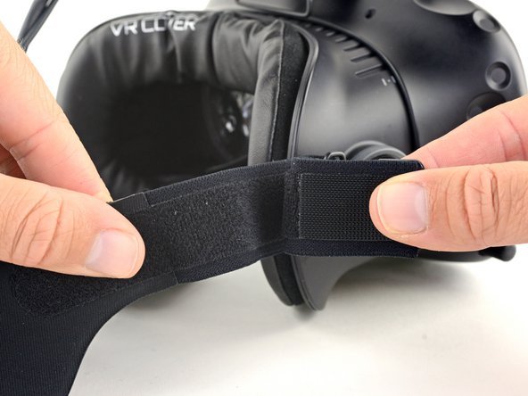 HTC Vive Head Strap Replacement, Remove the right side of the head strap: crwdns2935265:03crwdnd2935265:02crwdnd2935265:03crwdne2935265:0