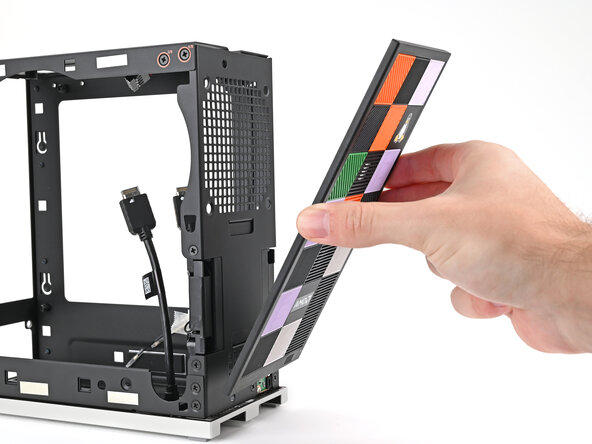 Framework Desktop Case Replacement, Replace the Front Panel: Schritt 42, Bild 2 von 3