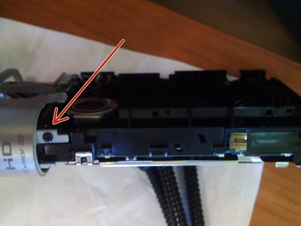 Desmontagem da câmera de vídeo Sony MV1, Remover o suporte metálico do visor: crwdns2935265:03crwdnd2935265:02crwdnd2935265:03crwdne2935265:0