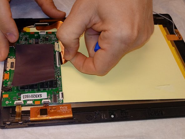 Quantum View 10.1 Motherboard Replacement, Disconnect Cables: crwdns2935265:04crwdnd2935265:02crwdnd2935265:03crwdne2935265:0