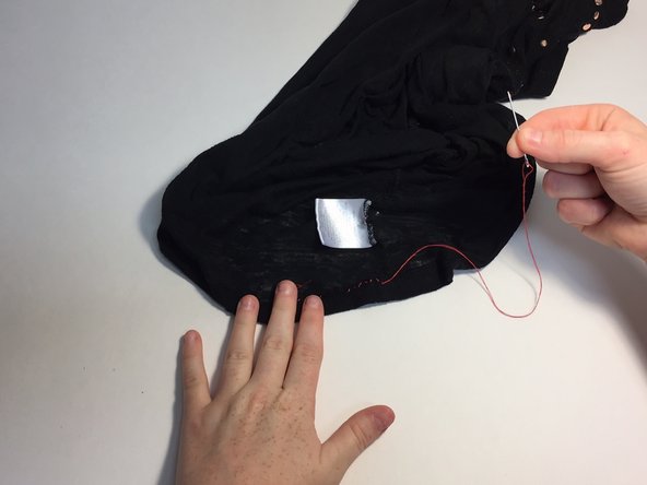 How to Fix a Ripped Shirt Hem: crwdns2935265:09crwdnd2935265:03crwdnd2935265:03crwdne2935265:0