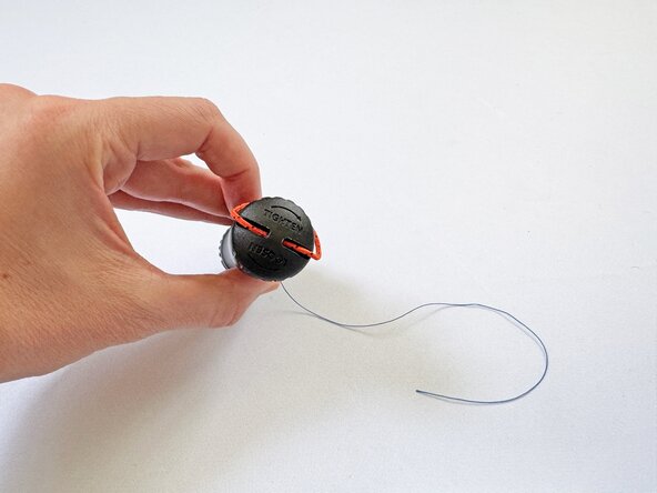 Expedition Sewing Awl, Inserting the bobbin: crwdns2935265:08crwdnd2935265:03crwdnd2935265:03crwdne2935265:0