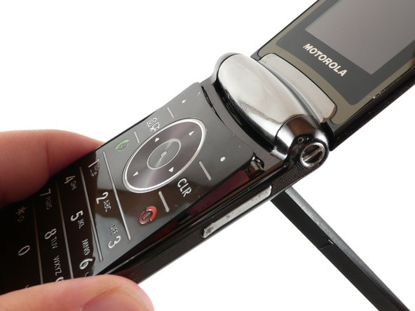 Motorola RAZR2 v9m Keypad Replacement: crwdns2935265:06crwdnd2935265:02crwdnd2935265:03crwdne2935265:0