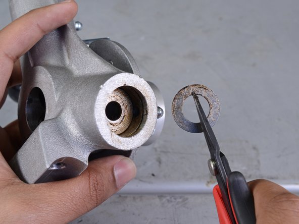 Electric Eel Lower Feeder Assembly Replacement: crwdns2935265:015crwdnd2935265:02crwdnd2935265:02crwdne2935265:0