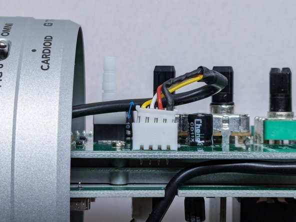 Samson G-Track Pro Teardown, Pulling Connectors: crwdns2935265:012crwdnd2935265:03crwdnd2935265:03crwdne2935265:0