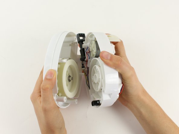 GravityLight Mounting Post Replacement and Spring Replacement, Separating the Back Panel Housing: crwdns2935265:04crwdnd2935265:02crwdnd2935265:03crwdne2935265:0