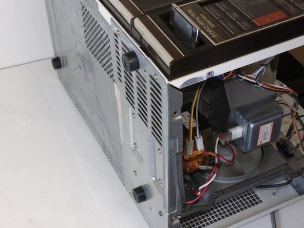 Quasar Microwave Capacitor Replacement: crwdns2935265:07crwdnd2935265:03crwdnd2935265:03crwdne2935265:0