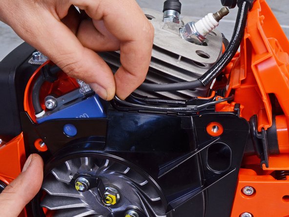 Echo Chain Saw CS590 2019 Ignition Assembly Replacement, Reposition the ignition coil cable: crwdns2935265:018crwdnd2935265:02crwdnd2935265:03crwdne2935265:0