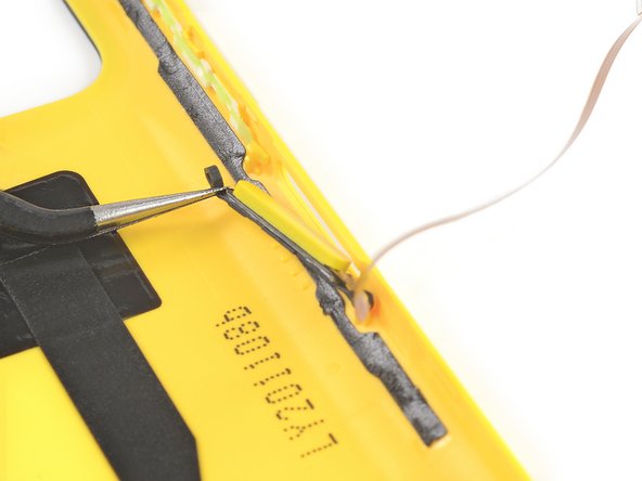 Xiaomi Poco M3 Fingerprint Sensor Replacement, Free the fingerprint sensor: Schritt 14, Bild 2 von 2