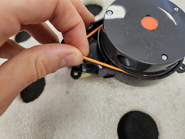 Roborock S7: Laser Distance Sensor Replacement, Removing the rubber band between the motor and the LDS: crwdns2935265:06crwdnd2935265:02crwdnd2935265:03crwdne2935265:0