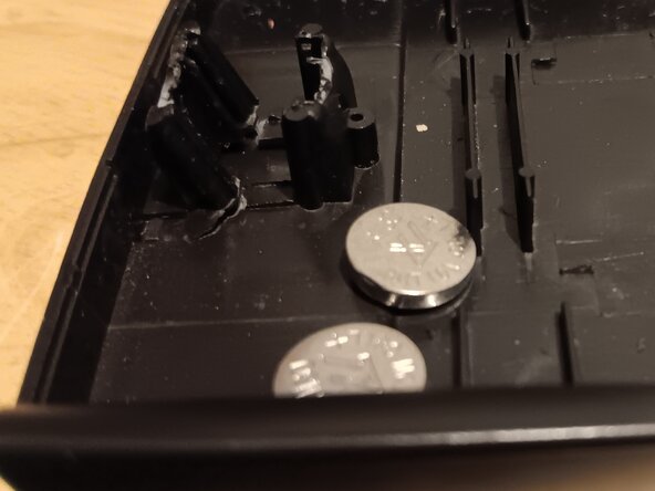 KK-82MS-B Battery Replacement, Remove and replace the battery.: 手順 3、 2の画像 2