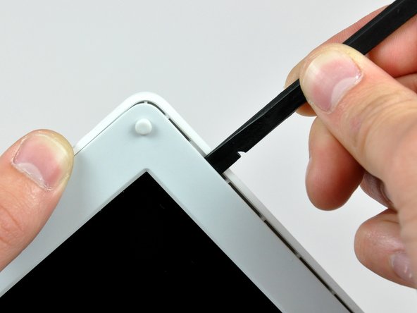 iBook G4 14" 933 MHz-1.33 GHz Rear Display Bezel Replacement: stap 0, afbeelding 3 van 3
