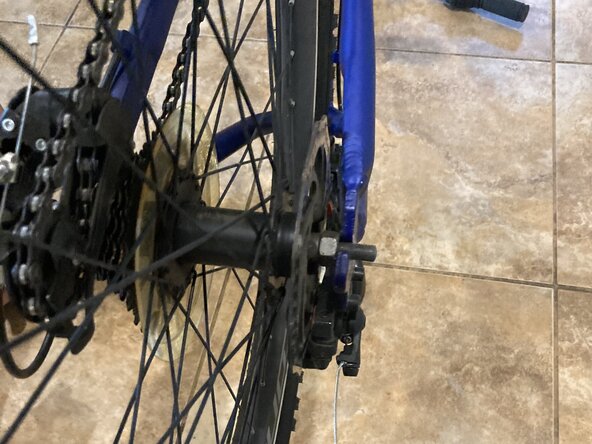 Ozone 500 Mountian Bike Rear Tire Tube Replacement: crwdns2935265:03crwdnd2935265:03crwdnd2935265:03crwdne2935265:0