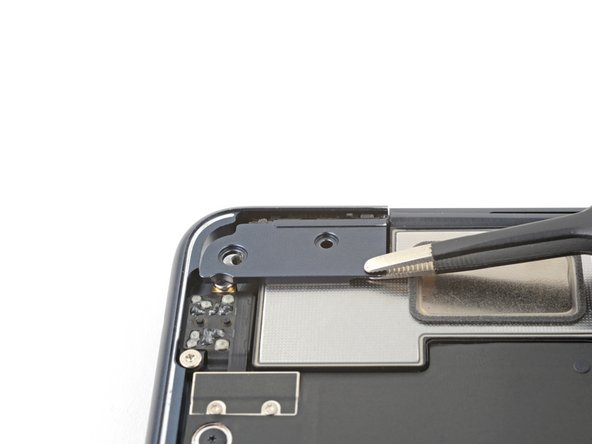 MacBook Air 2022 (M2) Right Speaker Replacement, Remove the left hinge cover: crwdns2935265:017crwdnd2935265:02crwdnd2935265:03crwdne2935265:0