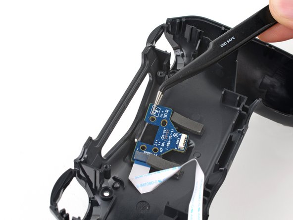 DualShock 4 (CUH-ZCT1U) Rear Case Replacement, Remove the charging assembly: crwdns2935265:019crwdnd2935265:02crwdnd2935265:03crwdne2935265:0