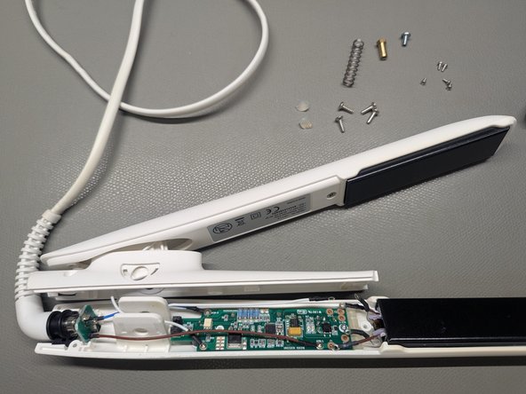Cloud Nine c9-t1.0 Glätteisen heizt nicht mehr und pfeift, Abdeckung öffnen: Schritt 2, Bild 3 von 3