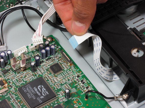 Philips DVP642 Disc Tray Replacement: crwdns2935265:05crwdnd2935265:03crwdnd2935265:03crwdne2935265:0