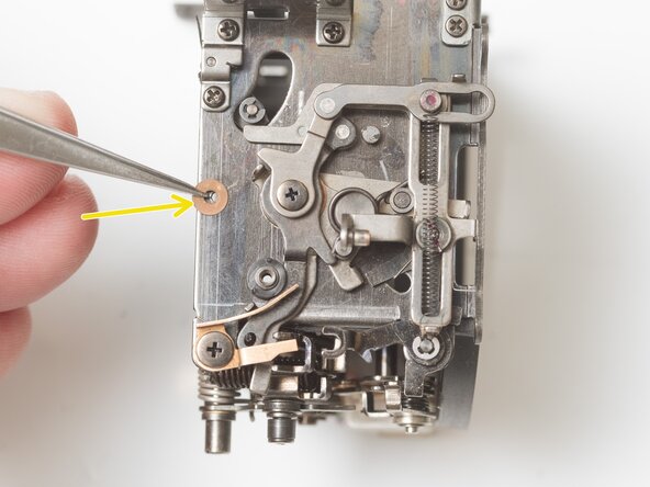 Pentax Super Program Mirror Box Mechanism Service, Remove mirror return latch: crwdns2935265:028crwdnd2935265:02crwdnd2935265:03crwdne2935265:0