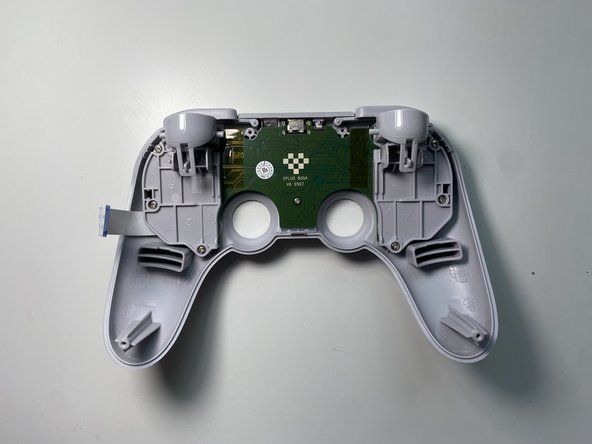 8BitDo SN30 Pro+ Controller Buttons Replacement, Remove Screws: passo 7, immagine 2 di 3