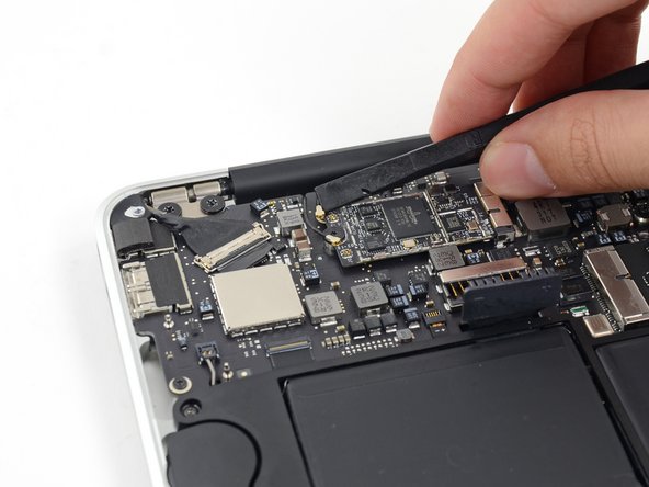 MacBook Air 11" Early 2014 AirPort/Bluetooth Board Replacement, AirPort/Bluetooth Board: crwdns2935265:04crwdnd2935265:03crwdnd2935265:03crwdne2935265:0