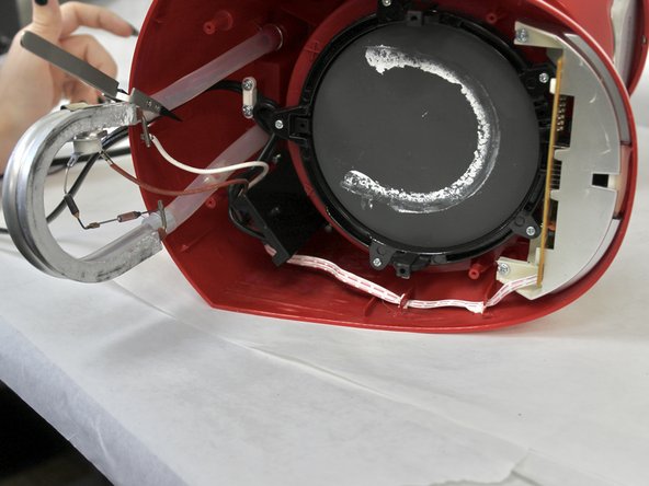 Black and Decker DCM100R Control Panel Circuit Board Replacement: crwdns2935265:05crwdnd2935265:02crwdnd2935265:02crwdne2935265:0