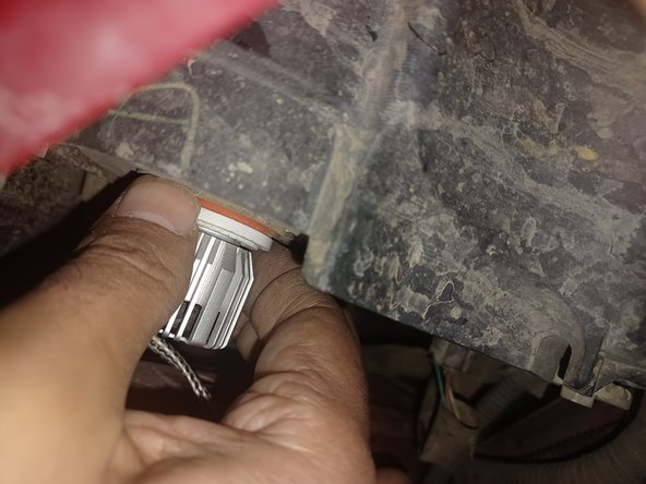 2016-2017 Toyota Tacoma High-Beam Headlight Bulb Replacement: crwdns2935265:06crwdnd2935265:02crwdnd2935265:02crwdne2935265:0