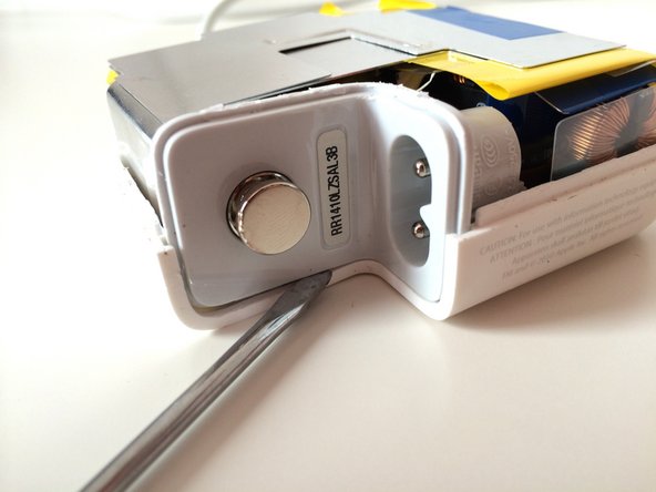 How to Repair an Apple AC Adapter Broken Cable: crwdns2935265:04crwdnd2935265:02crwdnd2935265:02crwdne2935265:0