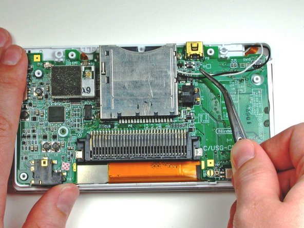 Disconnecting Nintendo DS Lite Logic Board: crwdns2935265:010crwdnd2935265:03crwdnd2935265:03crwdne2935265:0