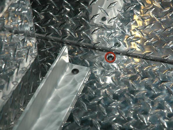 Installing Mercedes W166 RAV Tool Box: crwdns2935265:09crwdnd2935265:03crwdnd2935265:03crwdne2935265:0