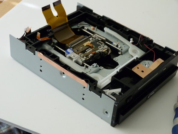 Sony BDP-S1 Optical Drive Motor Replacement: crwdns2935265:015crwdnd2935265:02crwdnd2935265:02crwdne2935265:0