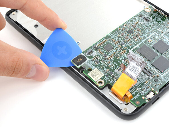 Kobo Clara BW (P365) Screen Replacement, Remove the motherboard: crwdns2935265:021crwdnd2935265:02crwdnd2935265:02crwdne2935265:0