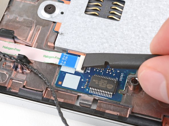 HP EliteBook 845 G7 Smart Card Reader Replacement, Disconnect the smart card reader: crwdns2935265:012crwdnd2935265:02crwdnd2935265:03crwdne2935265:0