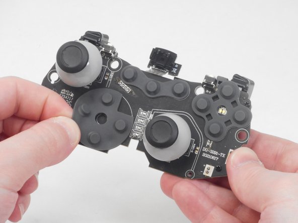 MSI Force GC30 V2 D-Pad Replacement: crwdns2935265:05crwdnd2935265:02crwdnd2935265:03crwdne2935265:0