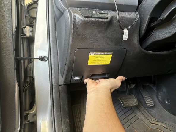 2021 Kia Rio Driver Side Fuse Replacement: crwdns2935265:09crwdnd2935265:03crwdnd2935265:03crwdne2935265:0