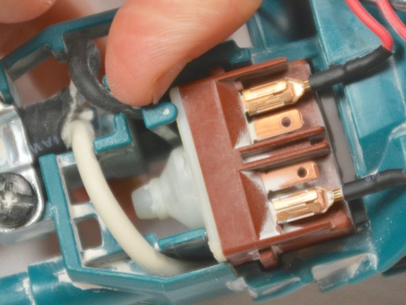 Makita GA4030K Electrical Cord Replacement: crwdns2935265:06crwdnd2935265:02crwdnd2935265:03crwdne2935265:0