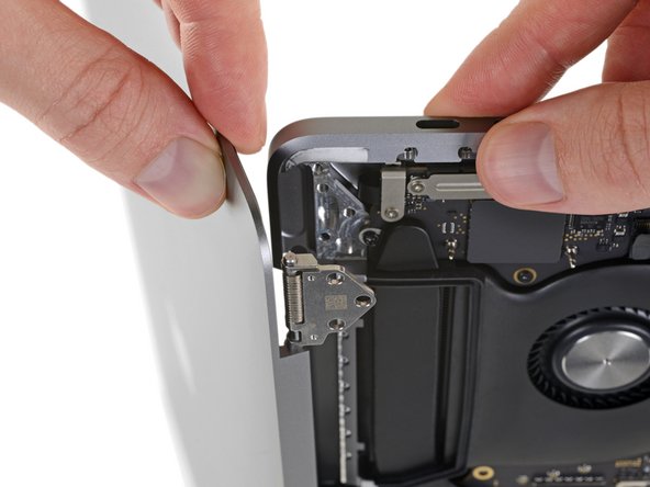 MacBook Pro 15" Touch Bar 2019 Screen Replacement: crwdns2935265:032crwdnd2935265:03crwdnd2935265:03crwdne2935265:0