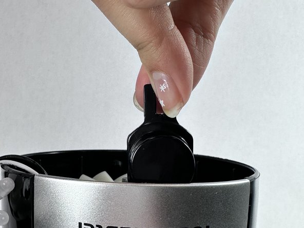 Toast Master Blender Button Replacement: step 8, image 3 of 3