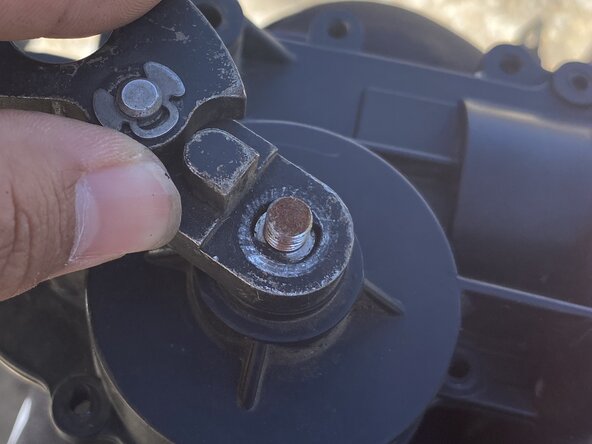 1986 Pontiac Fiero Headlight Motor Gear Replacement: crwdns2935265:06crwdnd2935265:02crwdnd2935265:03crwdne2935265:0