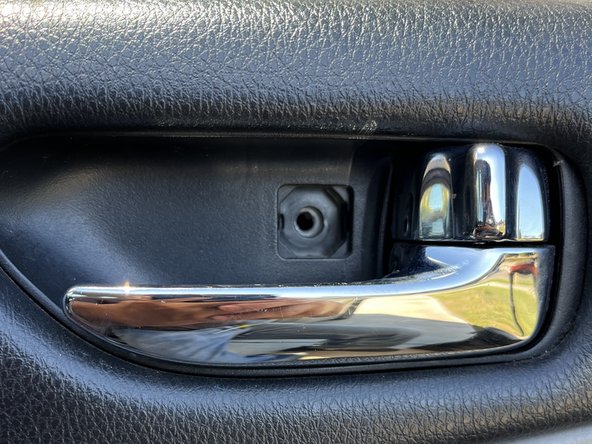 2006 Infiniti G35 Coupe Passenger Side Door Checker Replacement, Passenger Side Door Checker: crwdns2935265:01crwdnd2935265:02crwdnd2935265:02crwdne2935265:0