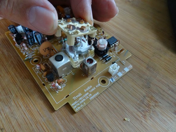 Tivoli One Variable capacitor Repair, Lifting off the upper part: crwdns2935265:010crwdnd2935265:02crwdnd2935265:02crwdne2935265:0