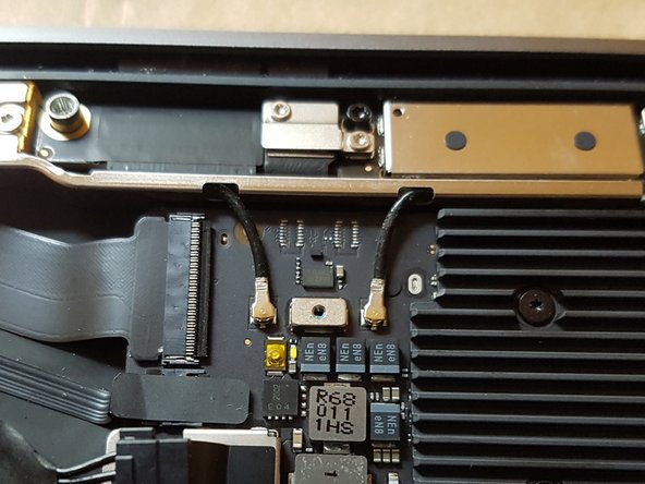 MacBook Air 13" Retina Display 2020 Display Assembly Replacement, Disconnect the antenna bar: crwdns2935265:06crwdnd2935265:02crwdnd2935265:02crwdne2935265:0