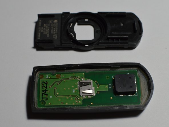 Toyota Yaris Key Teardown, Removing Plastic Internals: stap 0, afbeelding 2 van 3