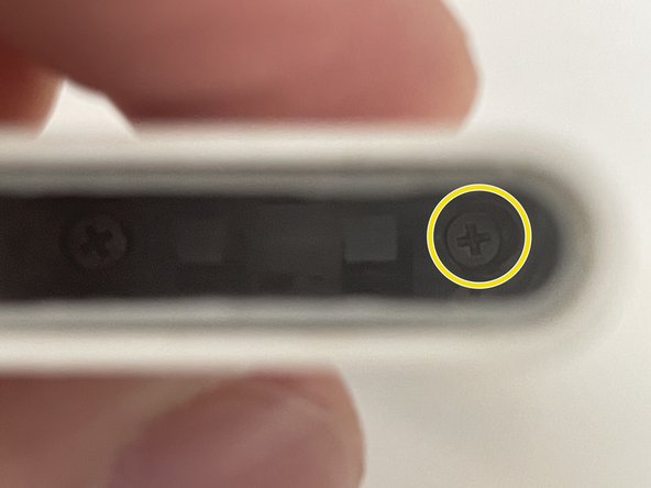 Apple remote (A1156 EMC 2086) Teardown, Reveal the screws: crwdns2935265:02crwdnd2935265:03crwdnd2935265:03crwdne2935265:0