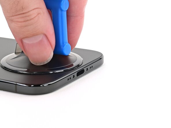 iPhone Air Back Glass Replacement, Insert an opening pick: crwdns2935265:06crwdnd2935265:01crwdnd2935265:03crwdne2935265:0