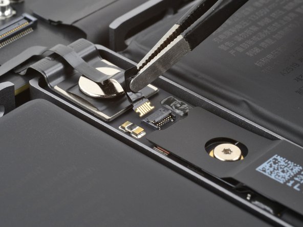 MacBook Pro 14" Late 2023 (M3) USB-C Ports Replacement, Disconnect the battery board: crwdns2935265:014crwdnd2935265:02crwdnd2935265:02crwdne2935265:0