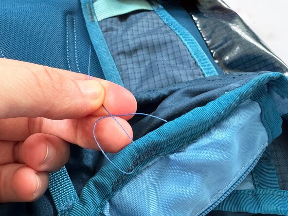 Expedition Sewing Awl, Knot the thread end: crwdns2935265:018crwdnd2935265:01crwdnd2935265:03crwdne2935265:0