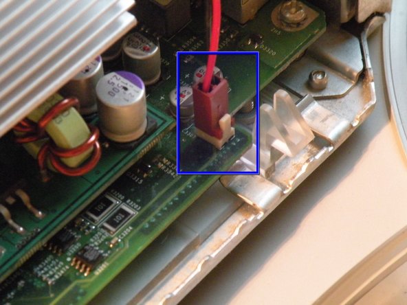 Power Mac G4 Quicksilver Teardown, CPU Fan: crwdns2935265:06crwdnd2935265:02crwdnd2935265:03crwdne2935265:0