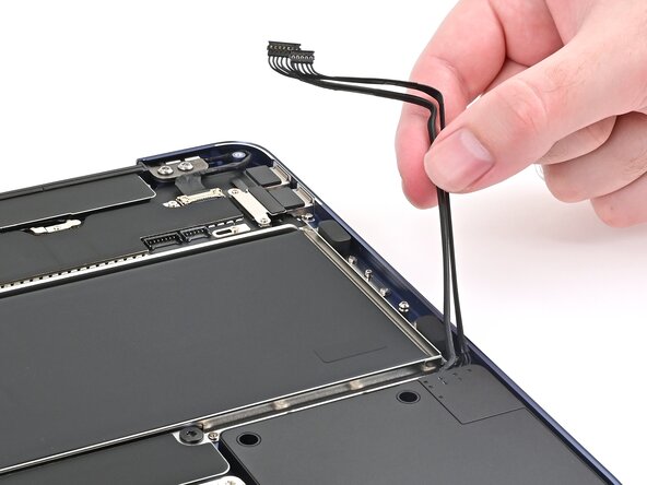 MacBook Neo Battery Replacement, Free the headphone jack cable: 手順 14、 3の画像 3